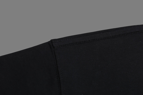 ブランドTシャツ側面デザイン